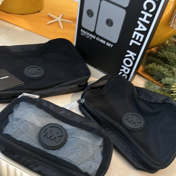 Michael Kors Cube Set Cases - Picture 2 of 8